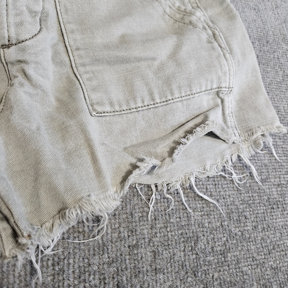 Shorts - Picture 2 of 6